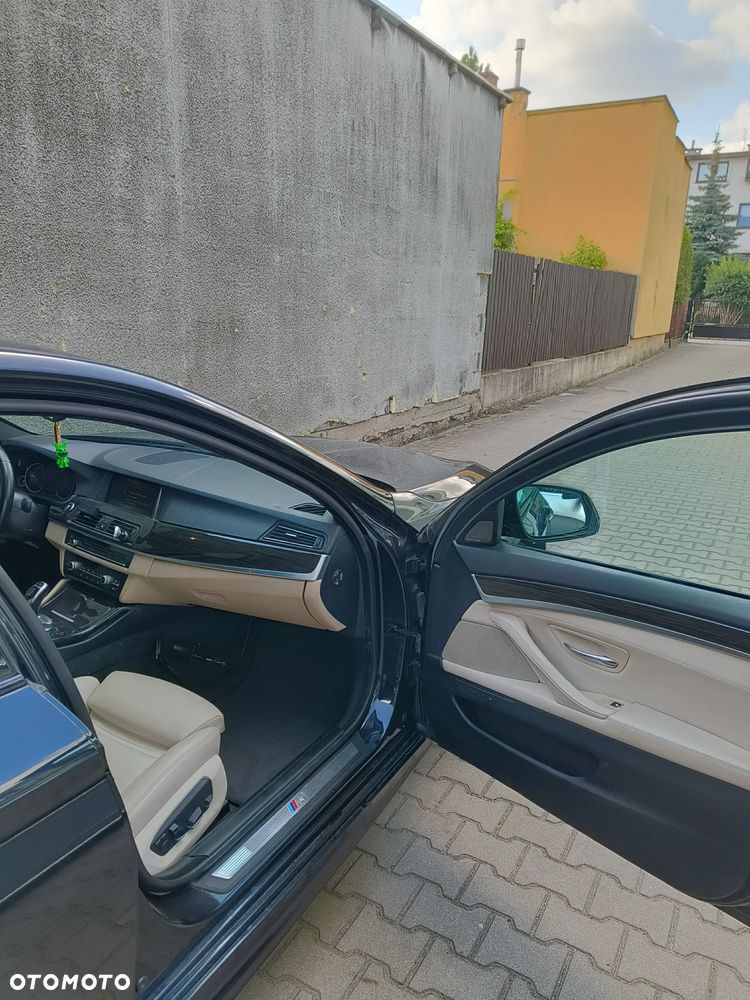 BMW Seria 5 530d xDrive - 12