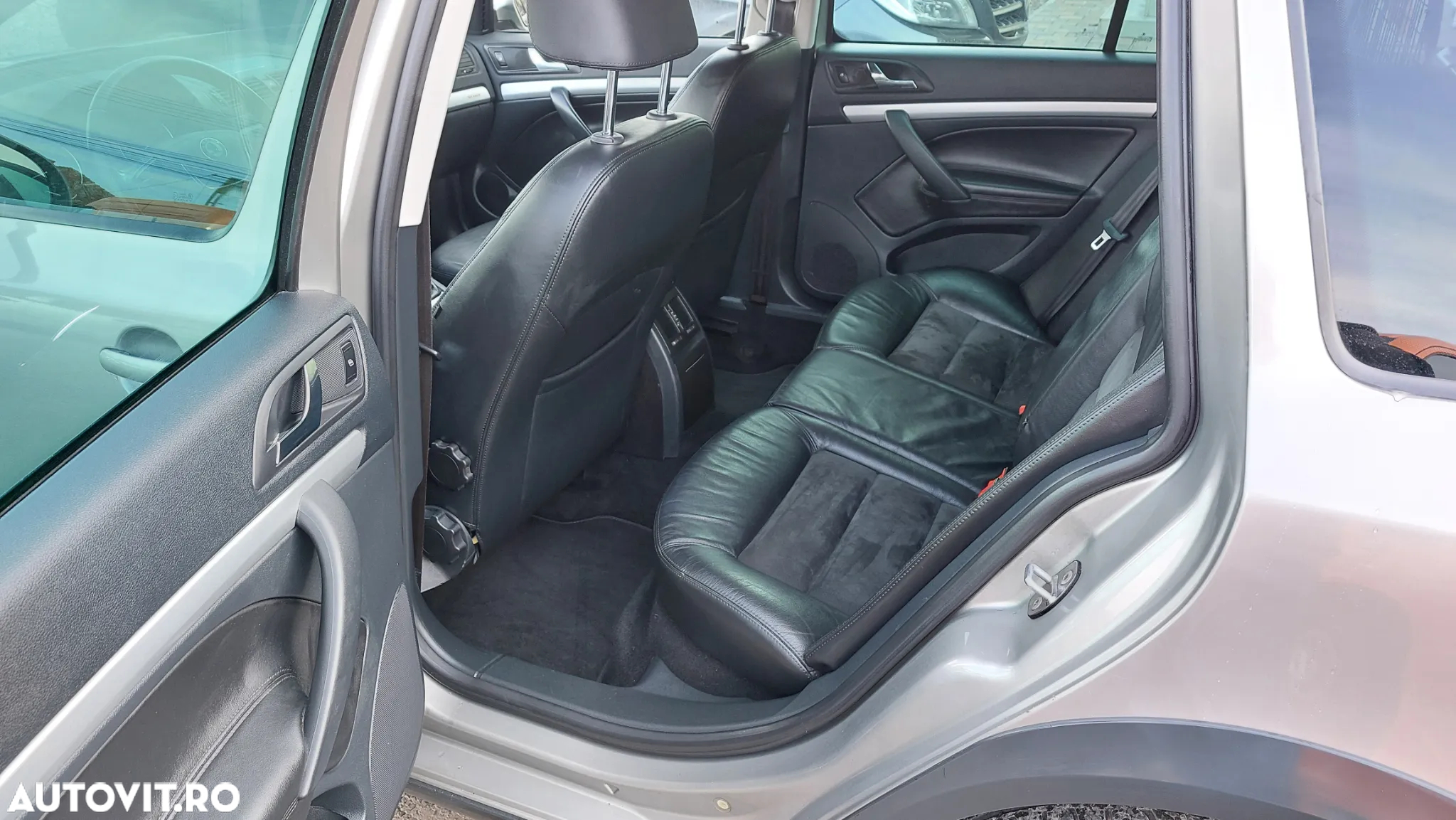 Skoda Octavia Combi 2.0 TDI DPF Scout 4x4 - 11