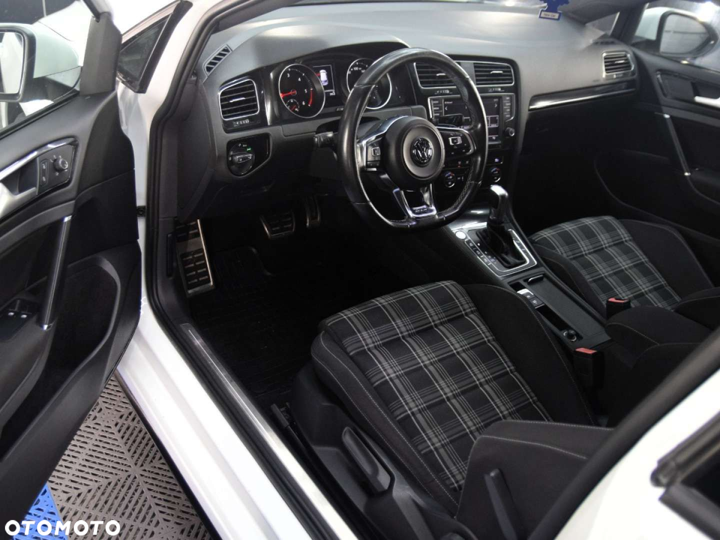 Volkswagen Golf - 14