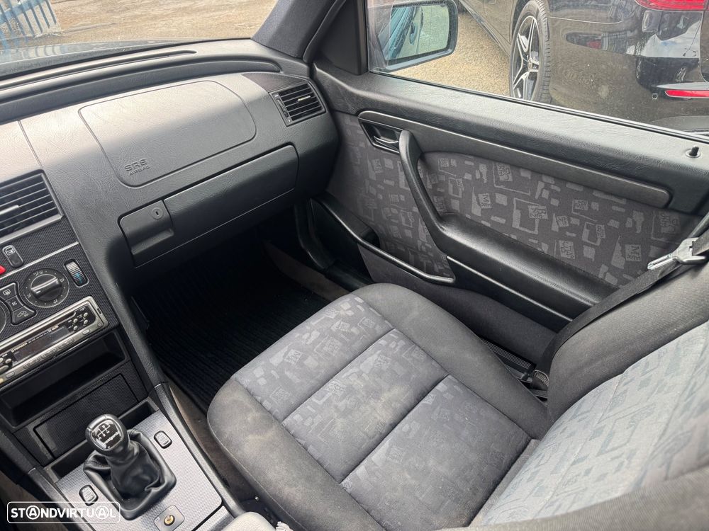 Mercedes-Benz C 220 D Classic - 13