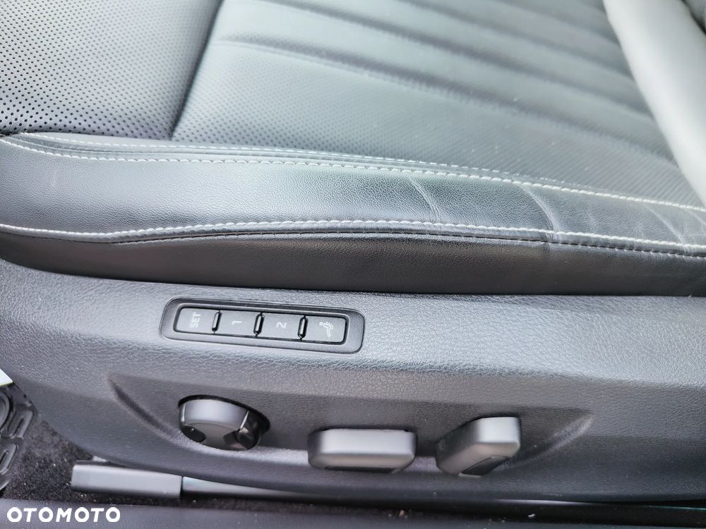 Skoda Superb 2.0 TDI DSG Premium Edition - 28