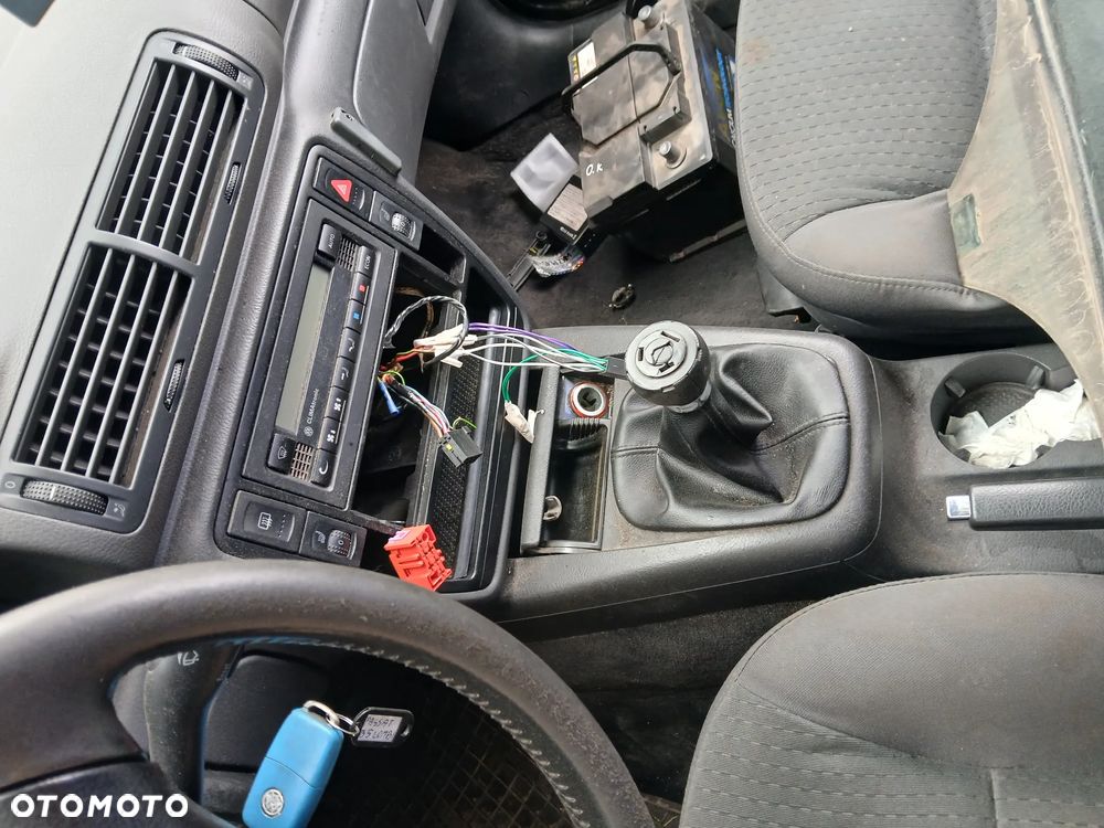 VOLKSWAGEN PASSAT B5 LIFT L041 fotel fotele kanapa deska kokpit podsufitka boczek boczki klamka - 5