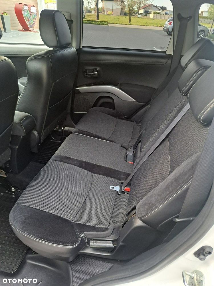 Mitsubishi Outlander - 16