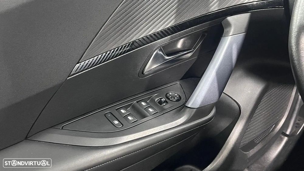 Peugeot 2008 1.2 PureTech Allure Pack EAT8 - 11
