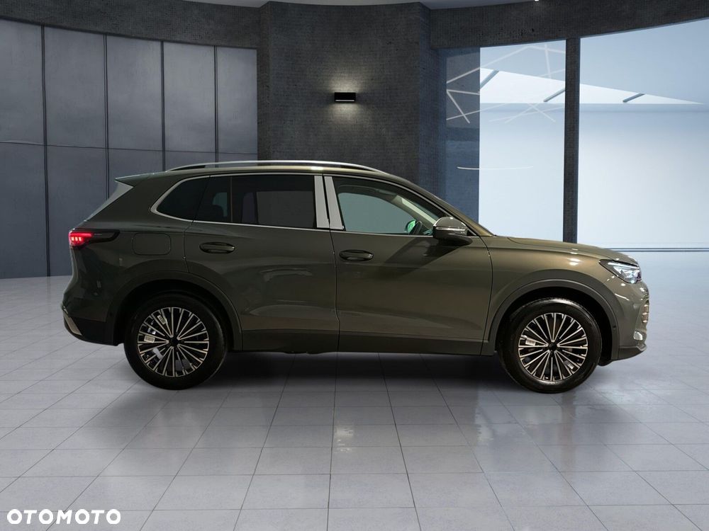 Volkswagen Tiguan - 4