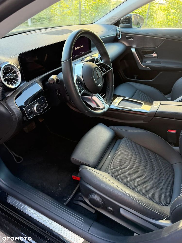 Mercedes-Benz CLA 200 7G-DCT - 3