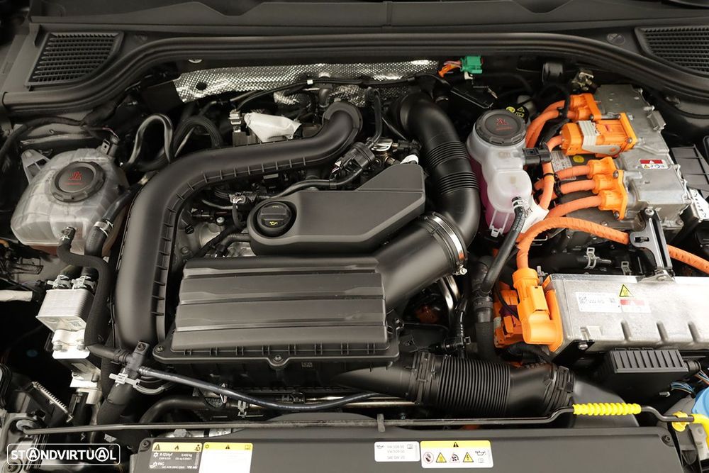 VW Golf 1.5 TSI e-Hybrid Life DSG - 23