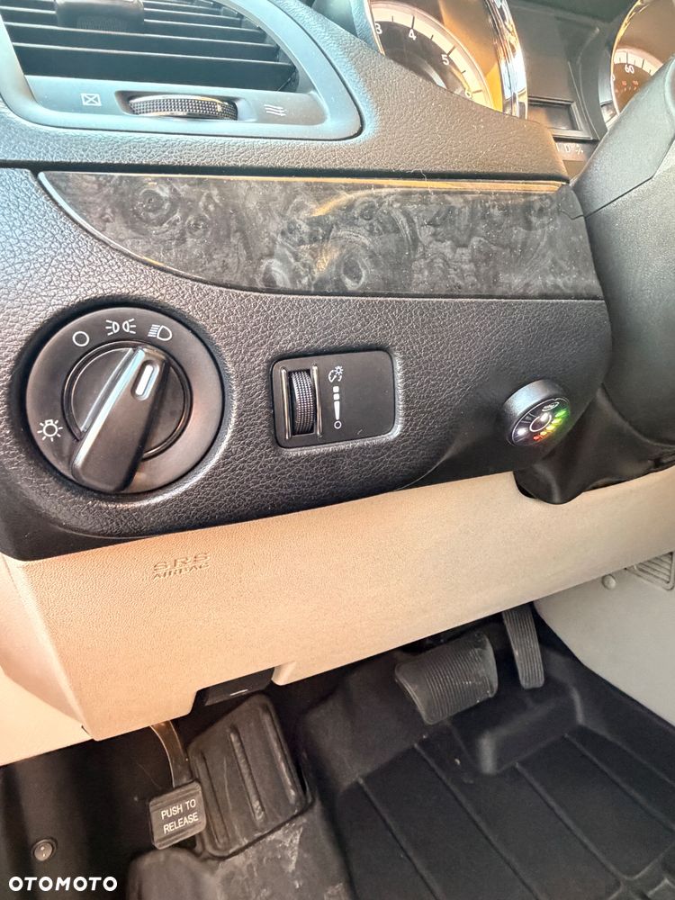 Dodge Grand Caravan - 12