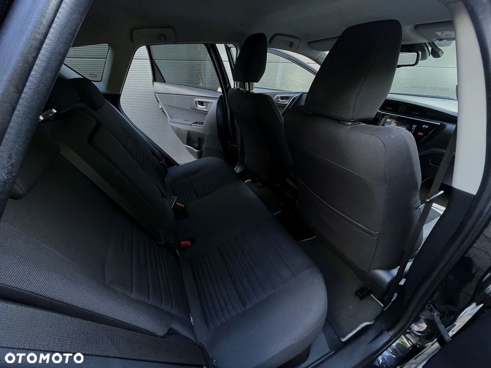 Toyota Auris Hybrid 135 Prestige - 36