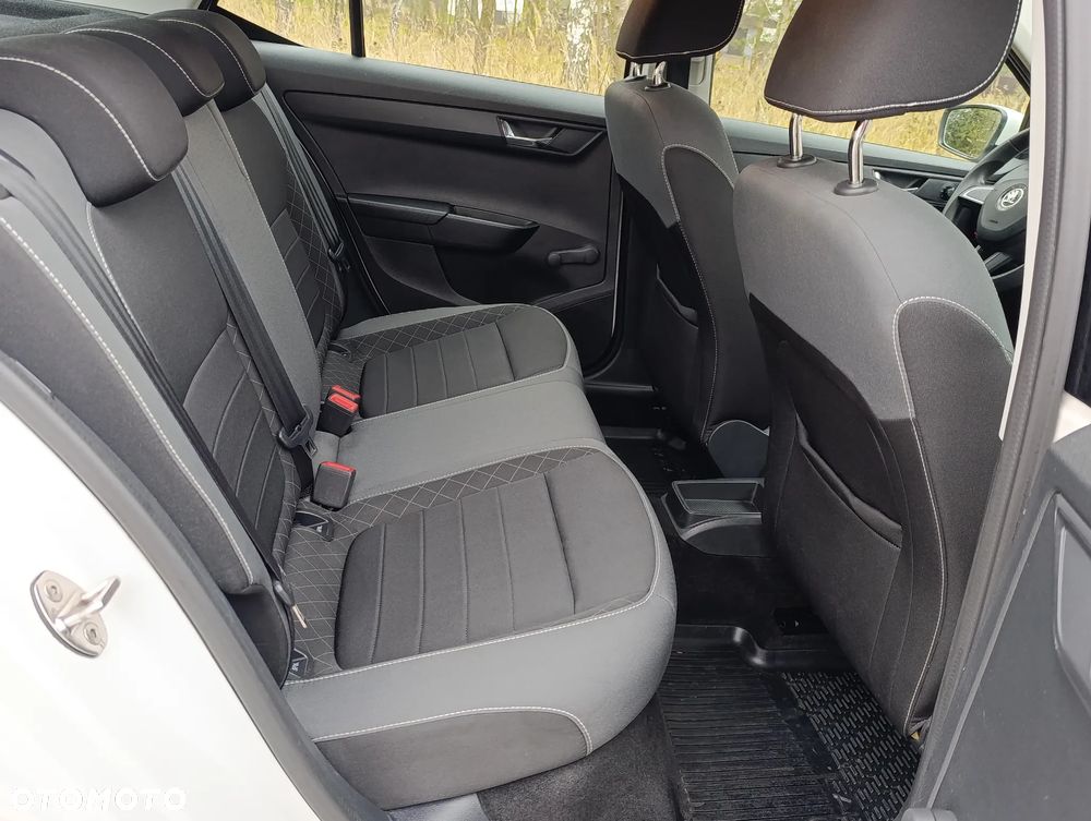 Skoda Fabia 1.0 Ambition - 17