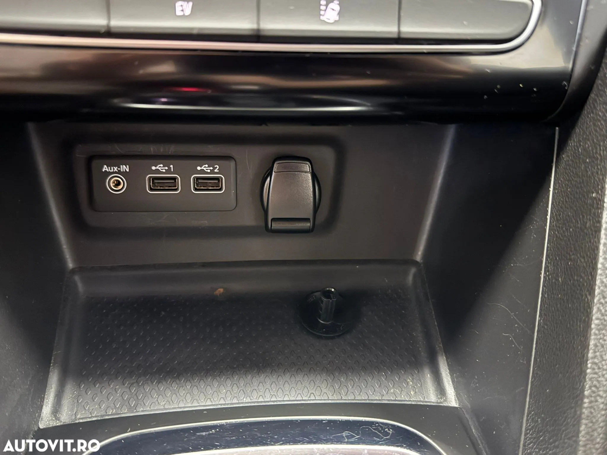 Renault Megane Grandtour E-TECH Plug-in 160 BUSINESS EDITION - 25