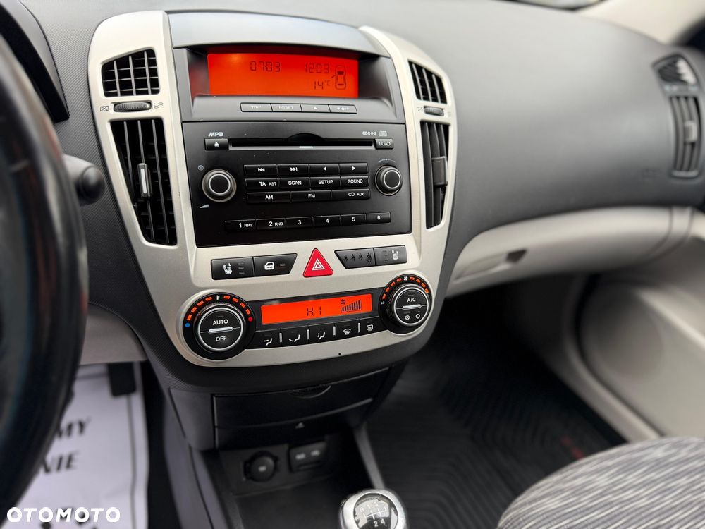 Kia Ceed 1.6 CRDi ISG Business Line - 10