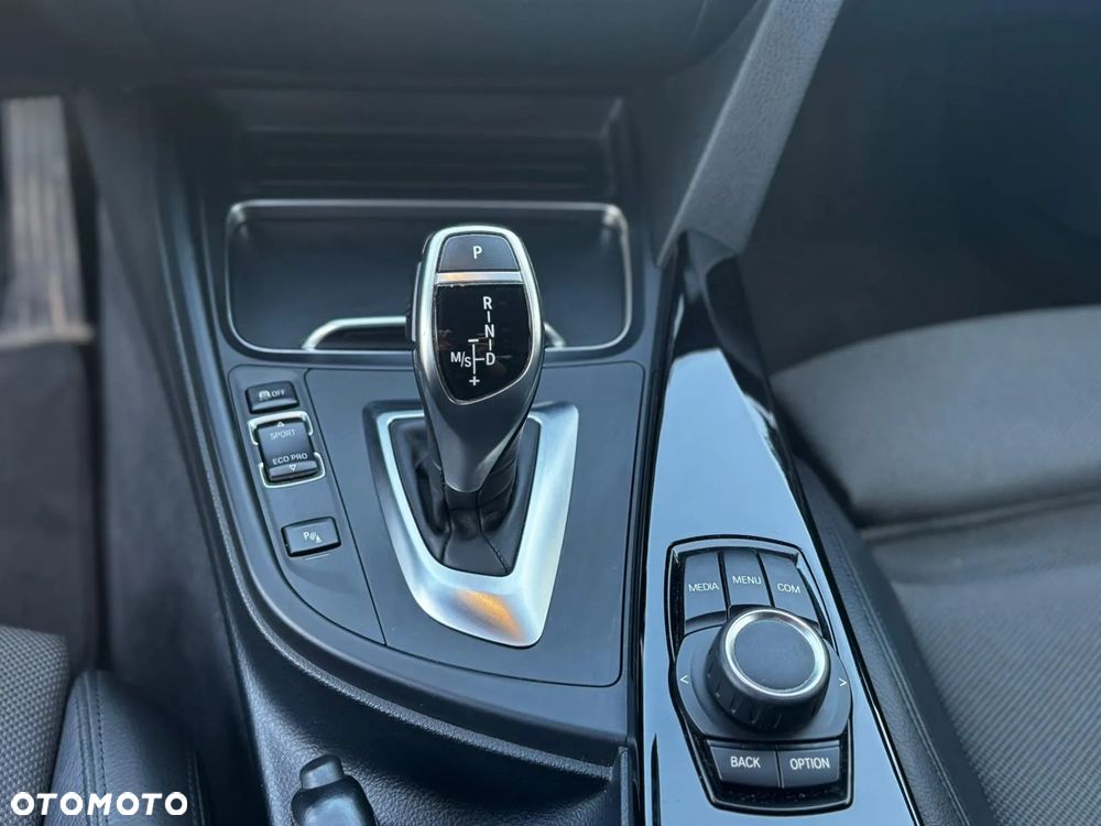 BMW Seria 3 320i GPF Luxury Line Purity sport - 16