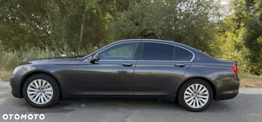 BMW Seria 7 740i - 4