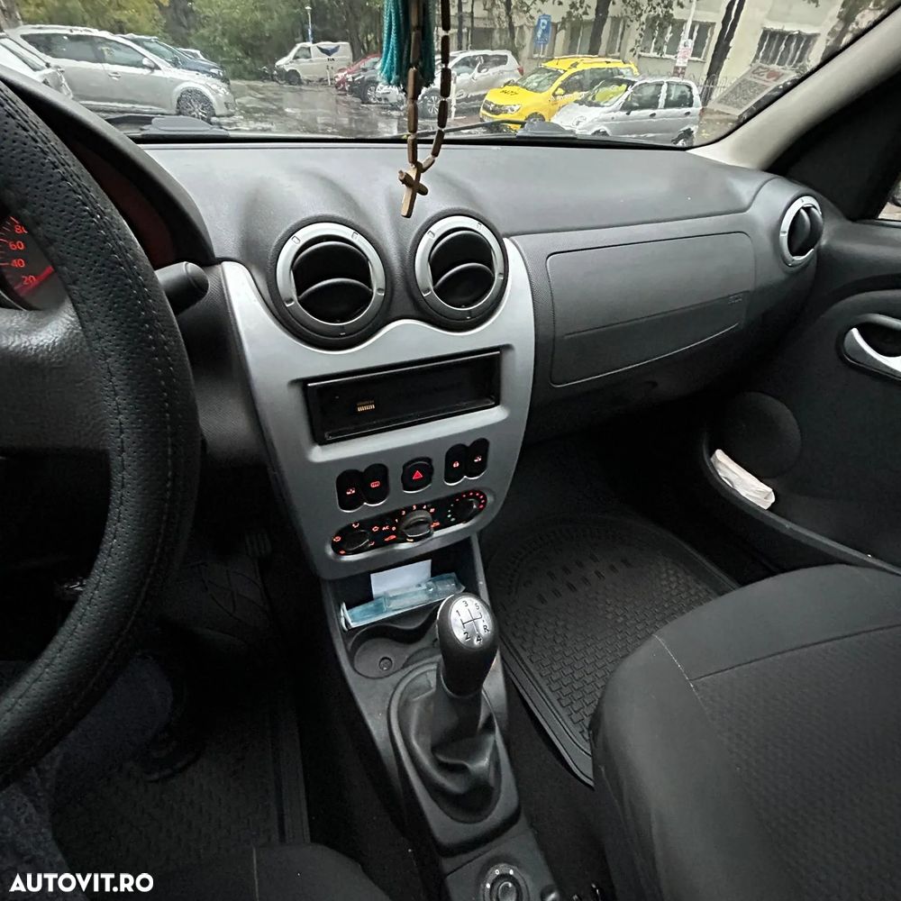 Dacia Logan 1.6 MPI Laureate - 10