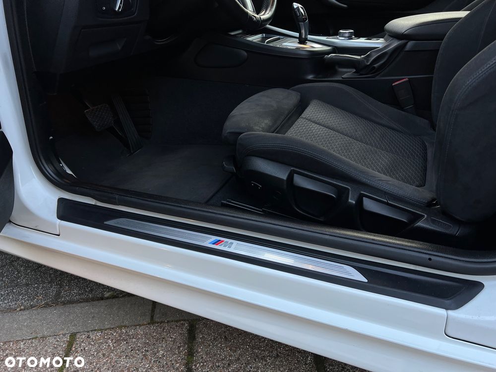 BMW Seria 2 218d - 12