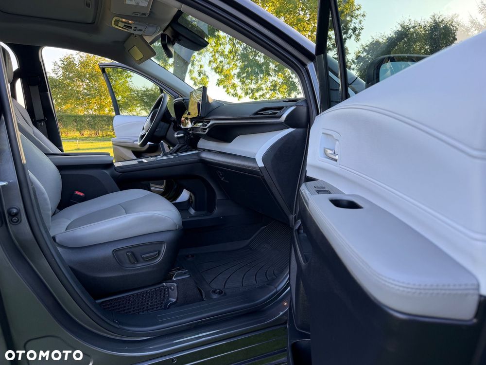 Toyota Sienna - 16