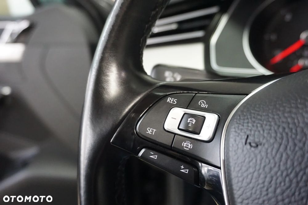 Volkswagen Passat Variant 1.6 TDI SCR DSG Comfortline - 28