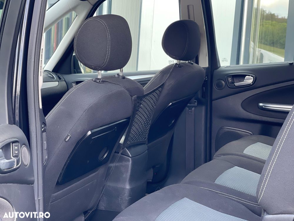 Ford Galaxy - 11