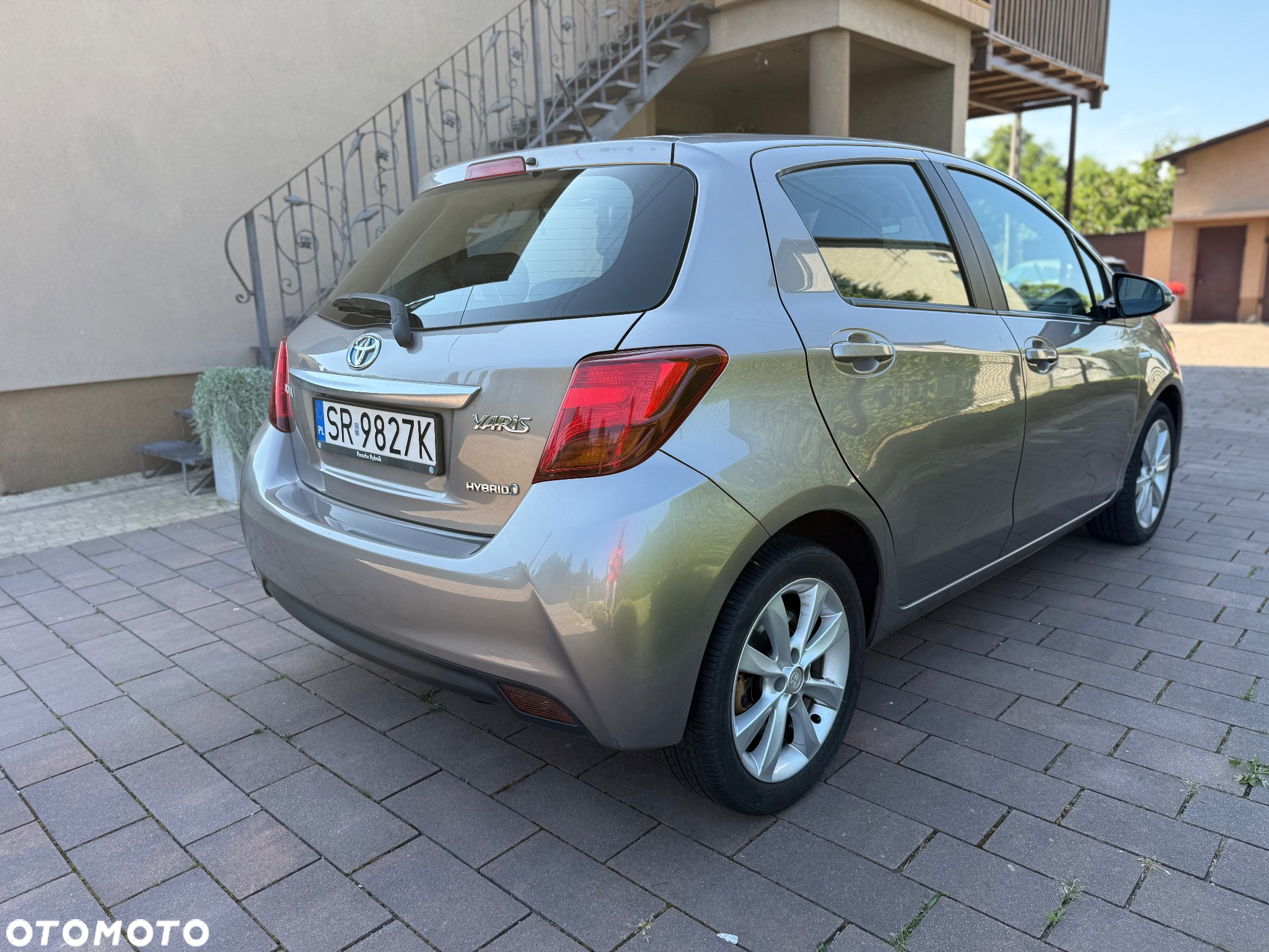 Toyota Yaris Hybrid 100 Premium - 3