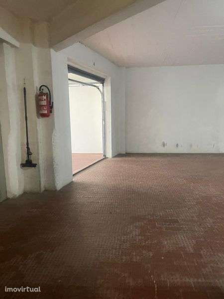 Garagem Feijo (junto ao Forum Almada) - Grande imagem: 3/8