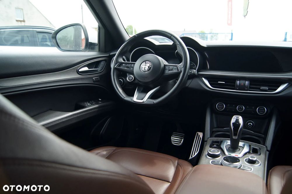 Alfa Romeo Stelvio 2.0 Turbo 16V AT8-Q4 Ti - 15