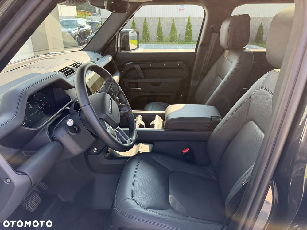 Land Rover Defender - 16