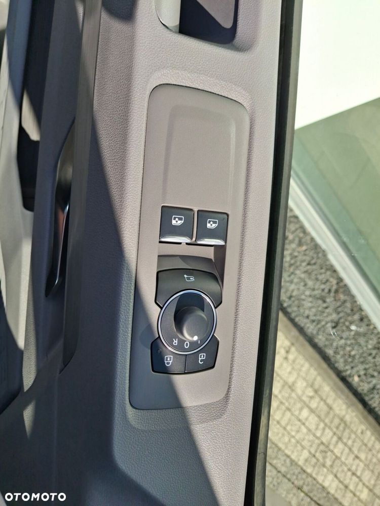 Volkswagen Caravelle - 18