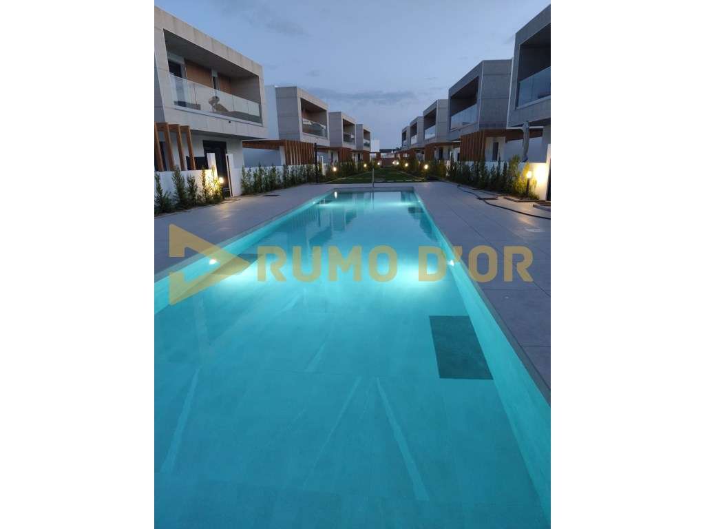 Moradia T4, garagem e piscina em Condomínio privado Albufeira - Grande imagem: 3/41