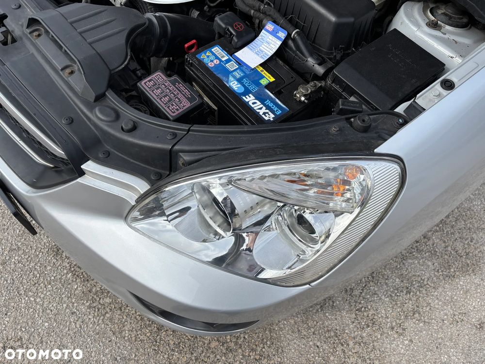 Kia Carens CRDi DPF EX - 37