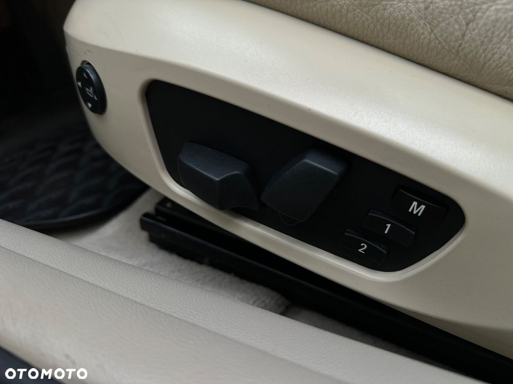 BMW Seria 3 330xi - 19