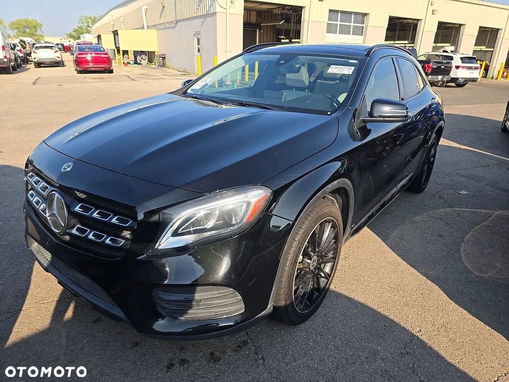 Mercedes-Benz GLA 250 4Matic 7G-DCT AMG Line - 1