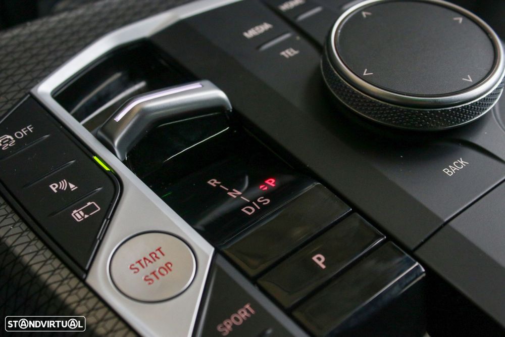 BMW 330 e Pack Desportivo M Auto - 38