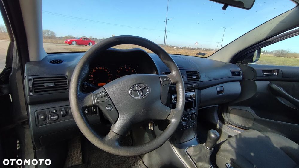 Toyota Avensis 1.8 VVT-i Luna - 11