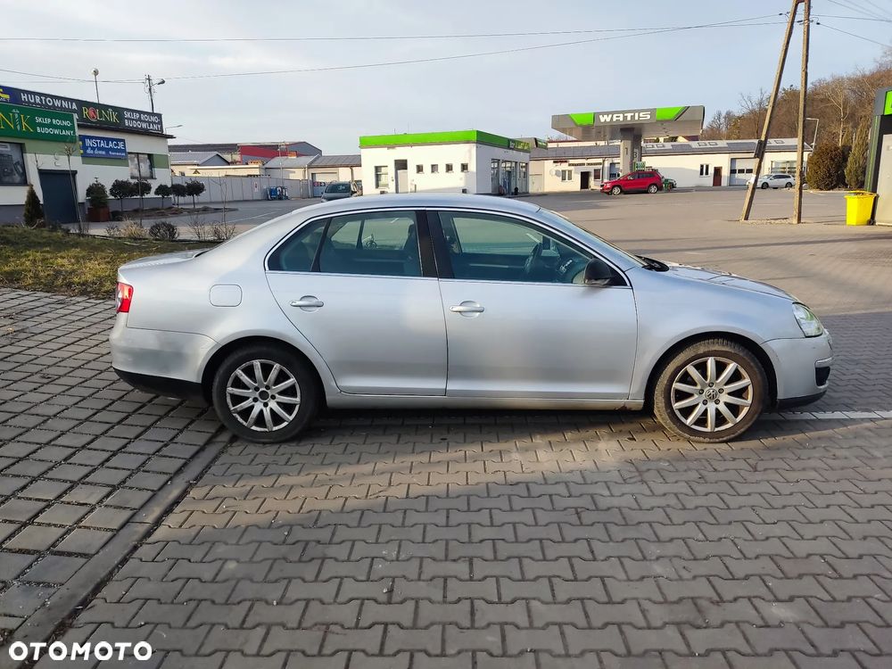Volkswagen Jetta 1.9 TDI Comfortline DSG - 8