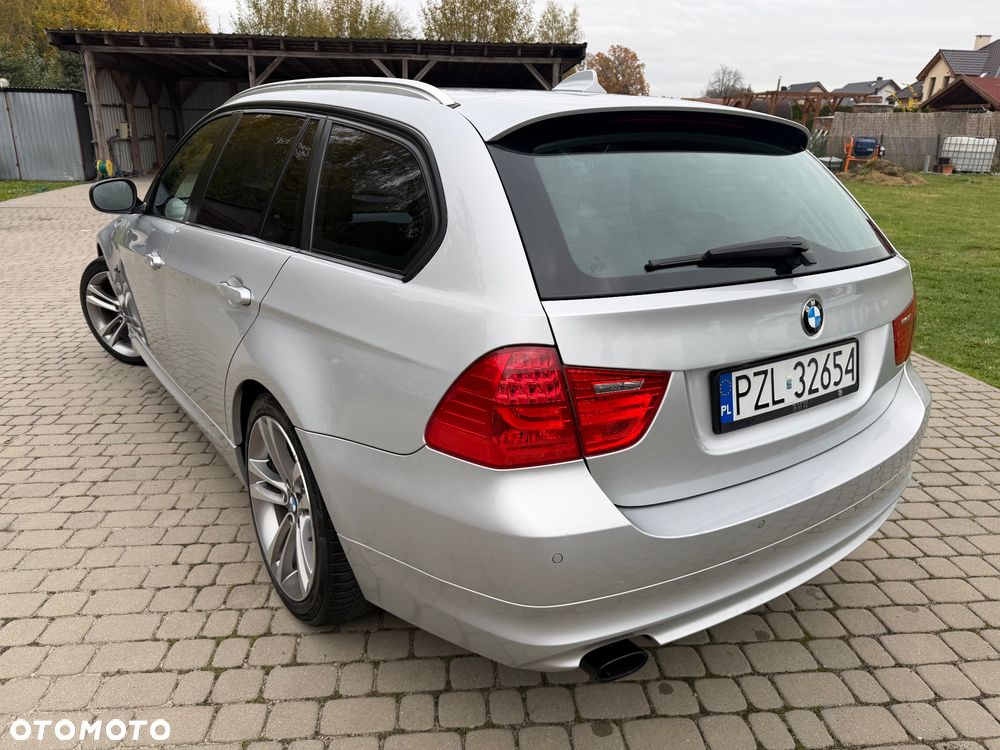 BMW 3 Series 2010 photo 4