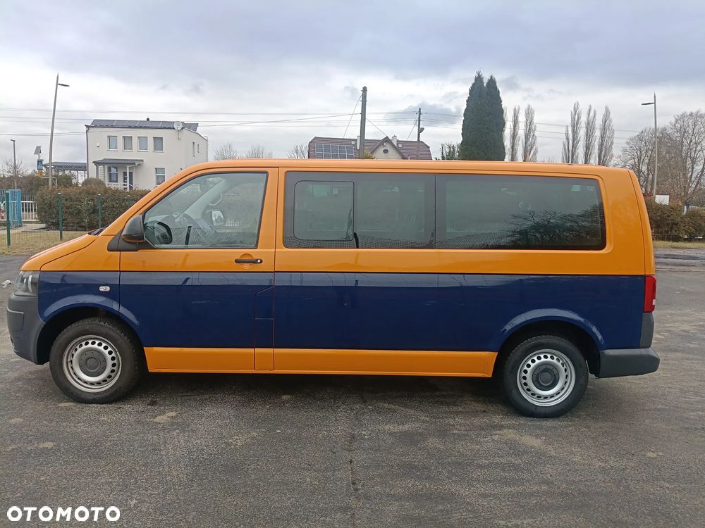 Volkswagen Caravelle - 8
