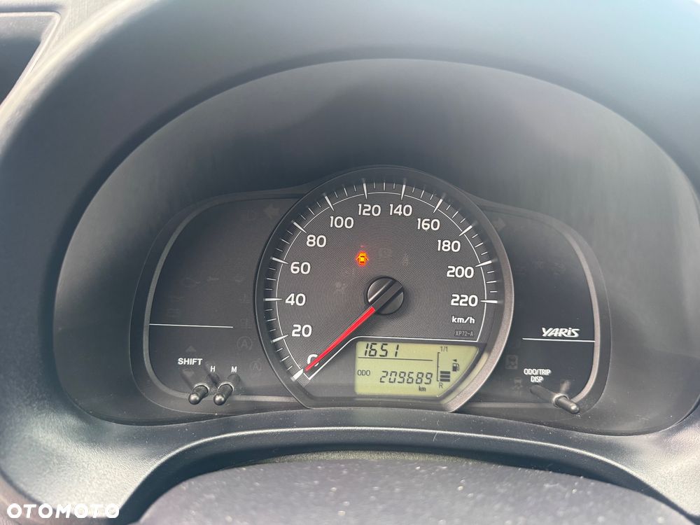 Toyota Yaris - 12