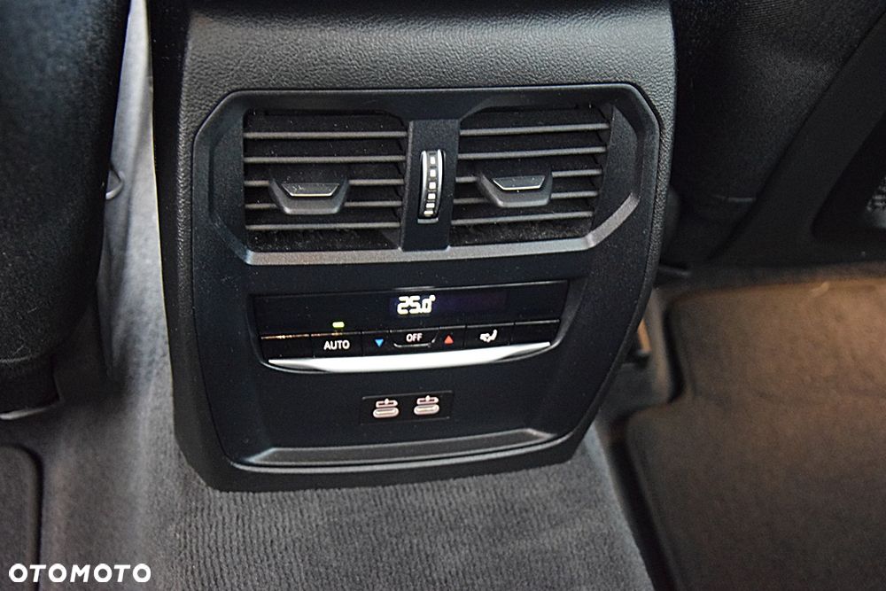 BMW Seria 3 318d Edition M Sport Shadow - 25