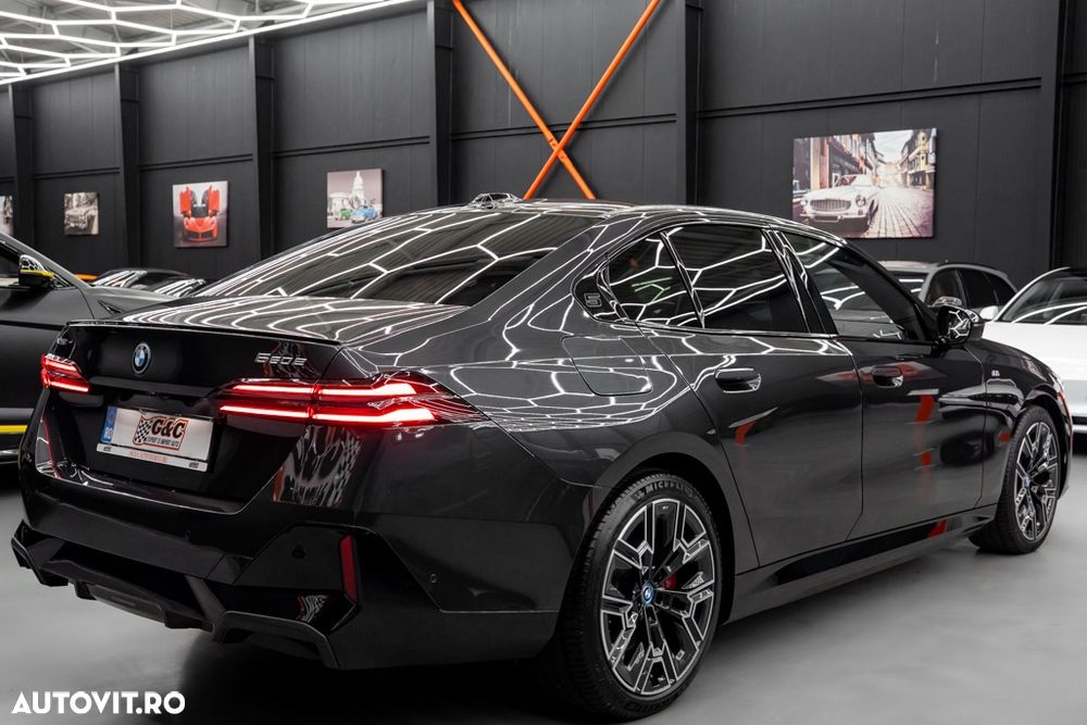 BMW Seria 5 550e xDrive Aut. - 28