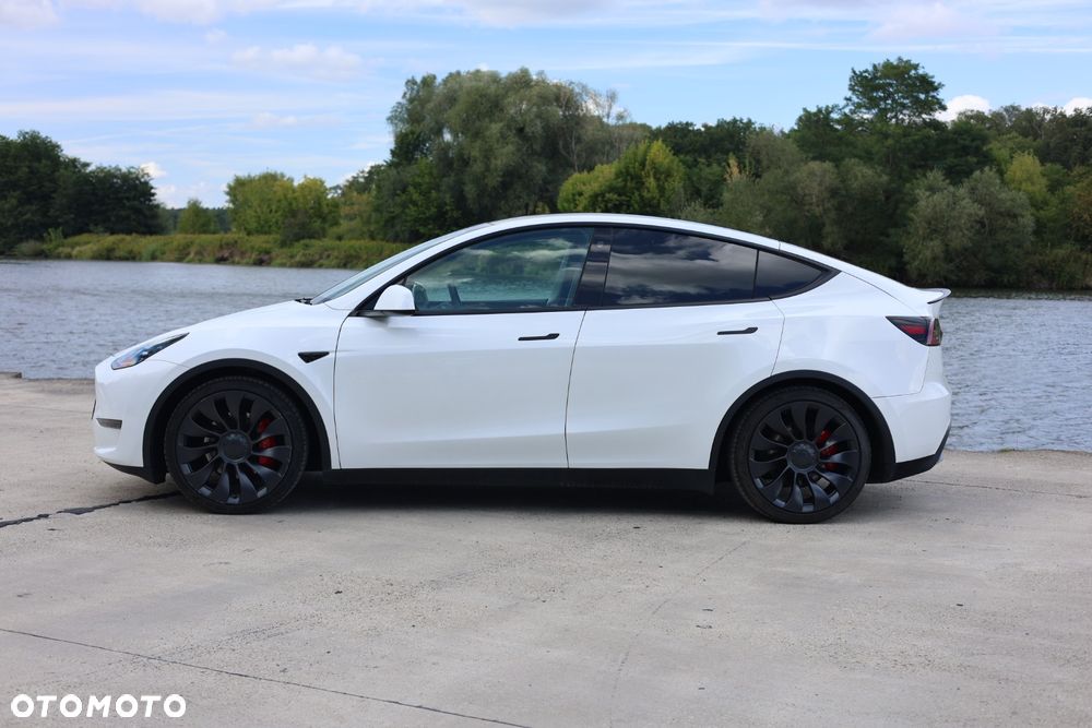 Tesla Model Y Performance Dual Motor AWD - 1