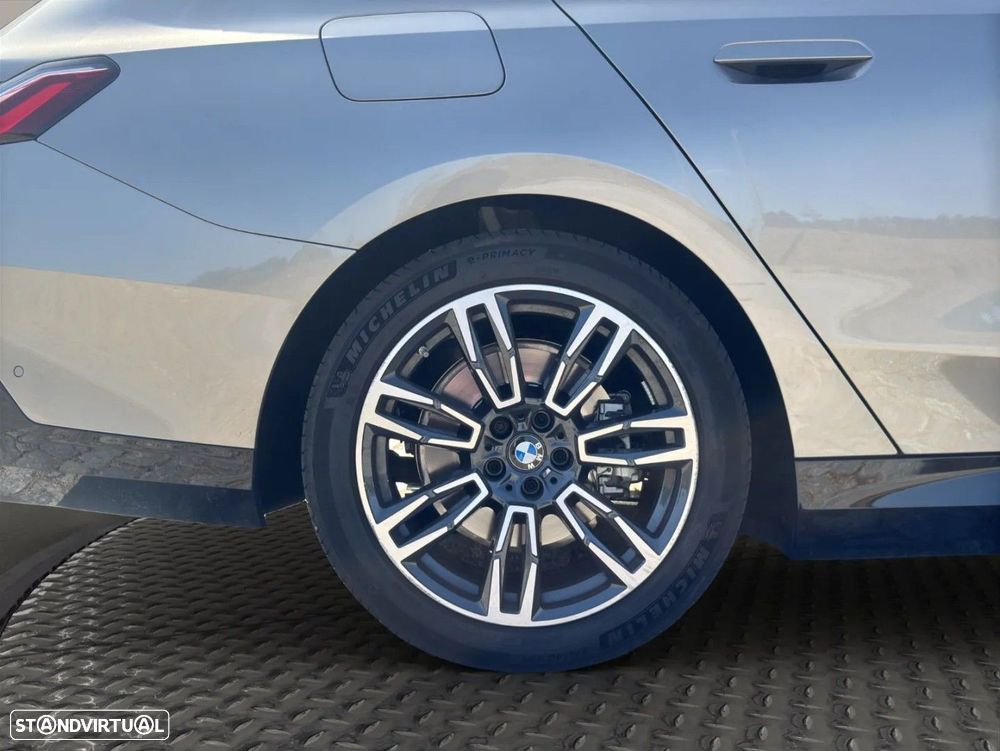 BMW 530 e Pack Desportivo M Pro - 23