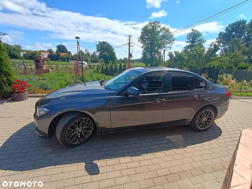 BMW Seria 3 328i - 3
