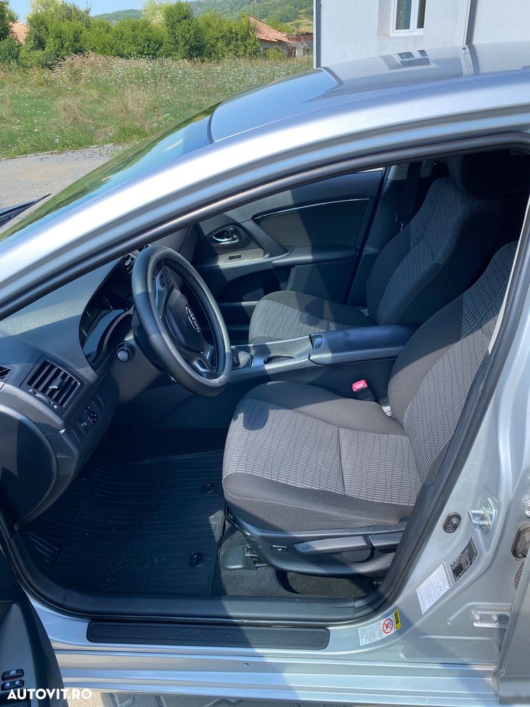 Toyota Avensis 1.8 Executive - 11