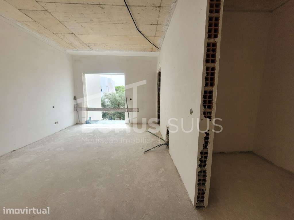 Moradia tipologia T3, inserida em condomínio fechado, a iniciar con... - Grande imagem: 5/19