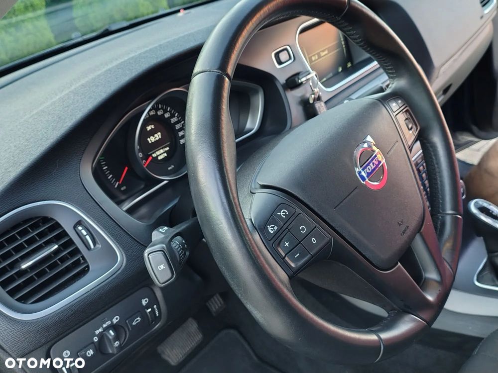 Volvo V40 Cross Country - 21