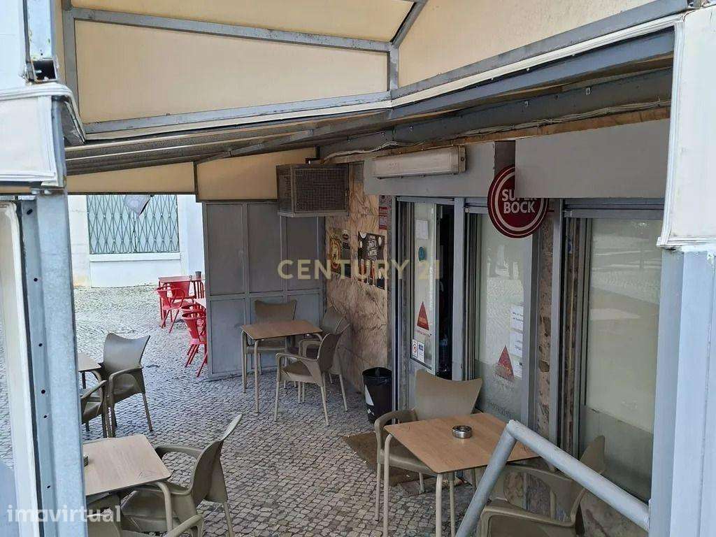 Loja com rendimento na Reboleira - Amadora - Grande imagem: 5/10