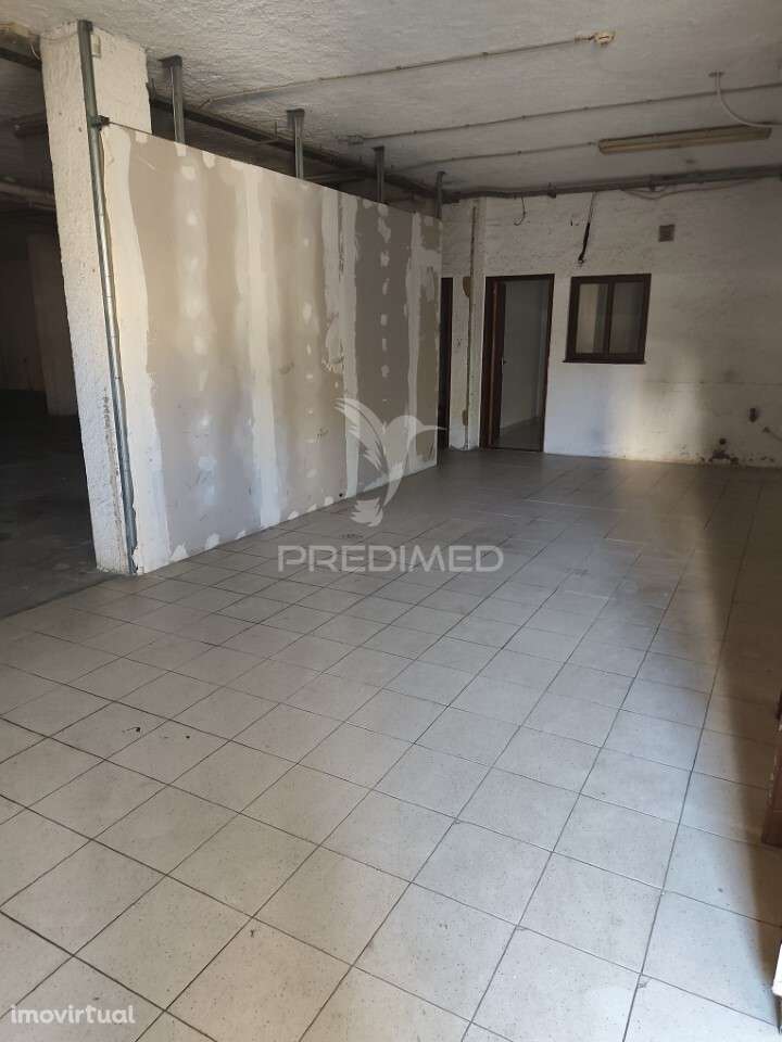 Quarteira – Armazém com possibilidade de loja adicional - Grande imagem: 4/14