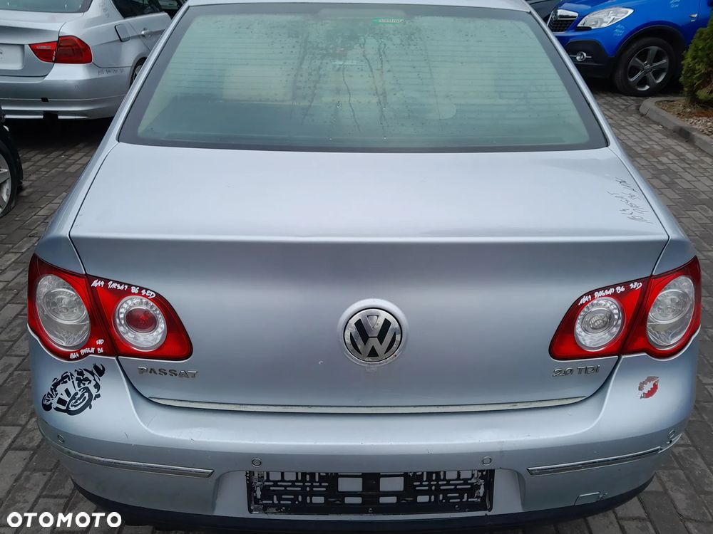 VW PASSAT B6 KLAPA TYLNA BAGAŻNIKA TYŁ SEDAN KOLOR: LA7W - 1