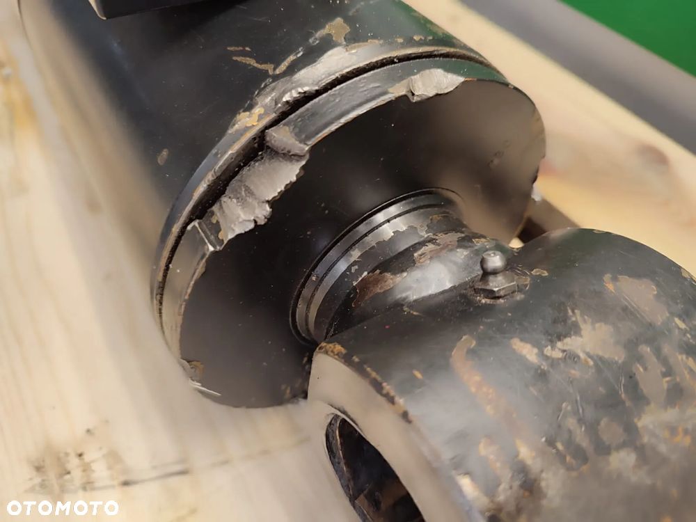 Siłownik hydrauliczny wychyłu łyżki MANITOU MLT 735 - 9